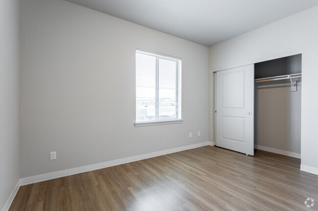 1BR, 1BA - 728 SF