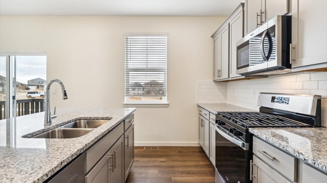 9875 Ceylon Ct, Commerce City, CO 80022 - photo 6