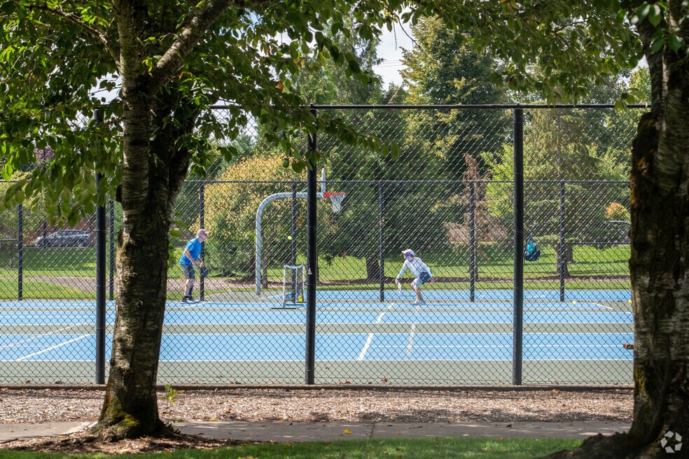 NH_Ellsworth Springs_505876_091724_P2_LB_V1