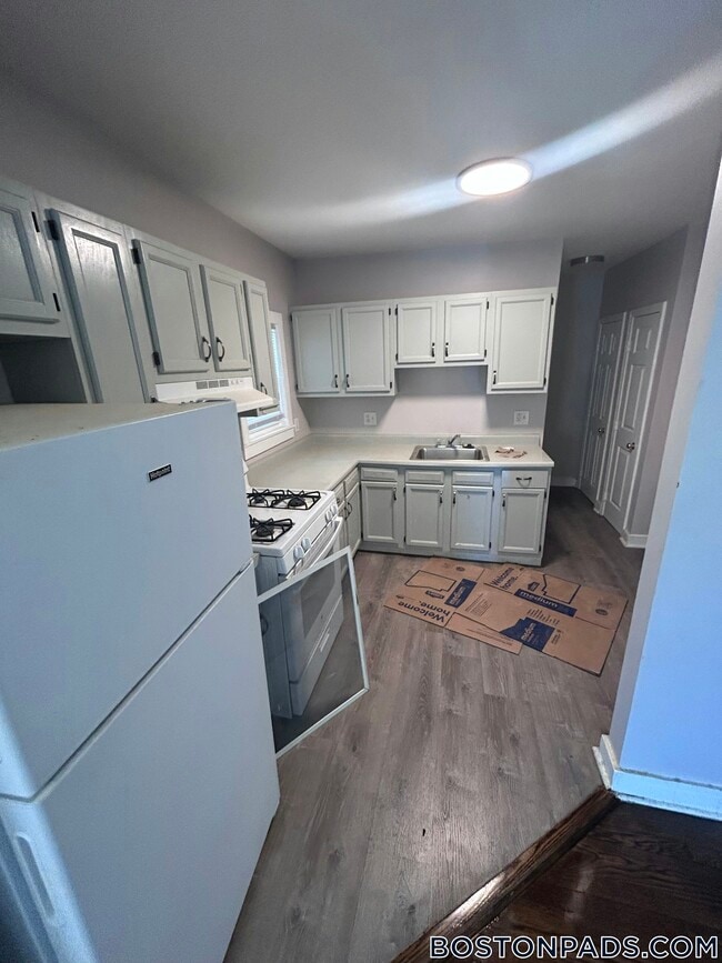 95 Willowwood St Unit 3, Boston, MA 02124