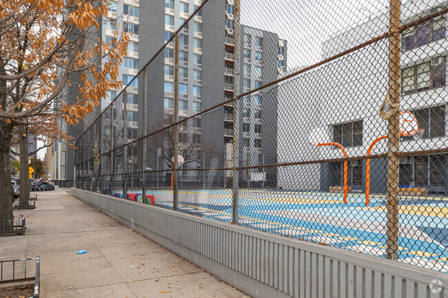 M964 Central Park East II is in a mixed use area.
