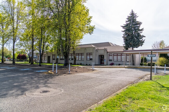 Central Linn Elementary School is a public school in Albany, Oregon.