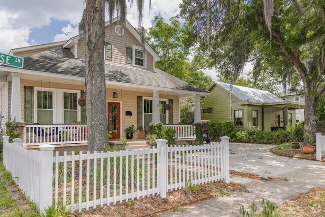 Find unique home styles with fenced-in yards in Park Circle.
