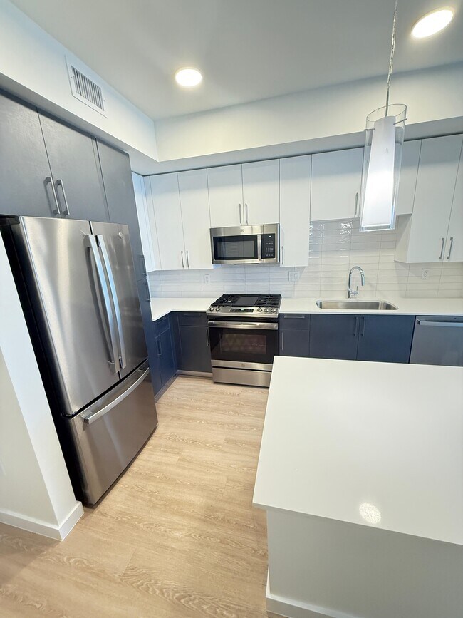 2523 NE 183rd St Unit A5, North Miami Beach, FL 33160