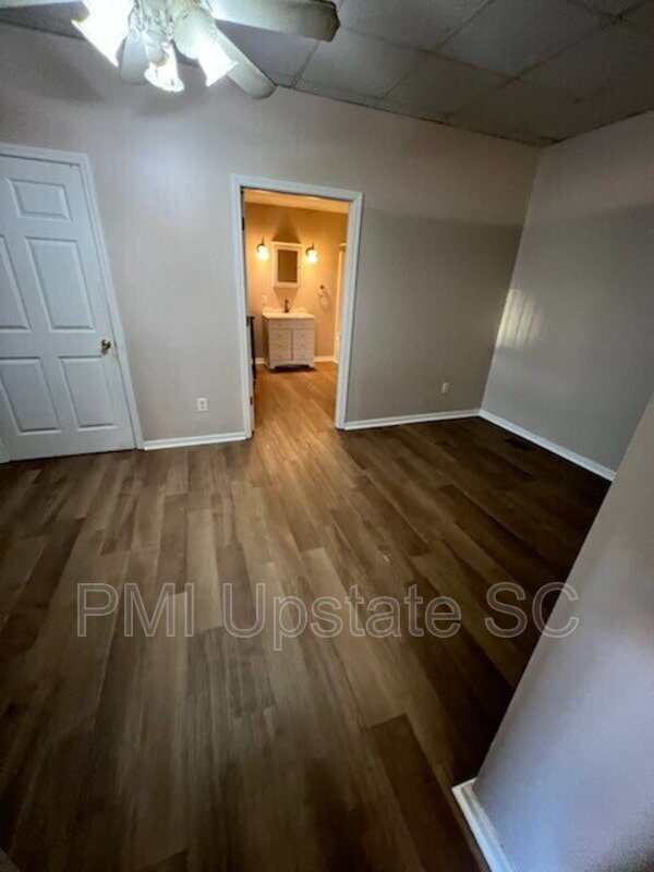 101 Silver St unit 201, Laurens, SC 29360 - photo 6