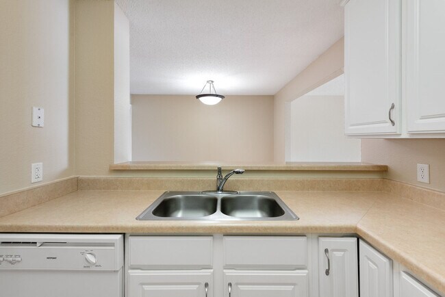 Cutters Grove Apartment Homes, Anoka, MN 55303 - photo 3