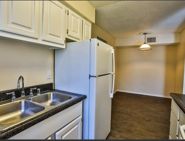 Tamarus Villas, Las Vegas, NV 89119 - photo 7