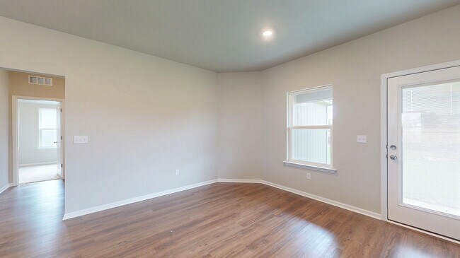 869 N Buckeye St, Gardner, KS 66030 - photo 4