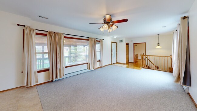 7611 S 78th Ct, Bridgeview, IL 60455 - photo 2