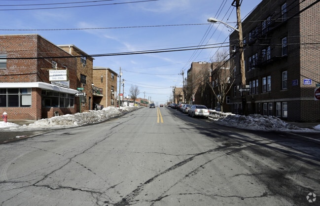 372 Anderson Ave, Cliffside Park, NJ 07010 - photo 4