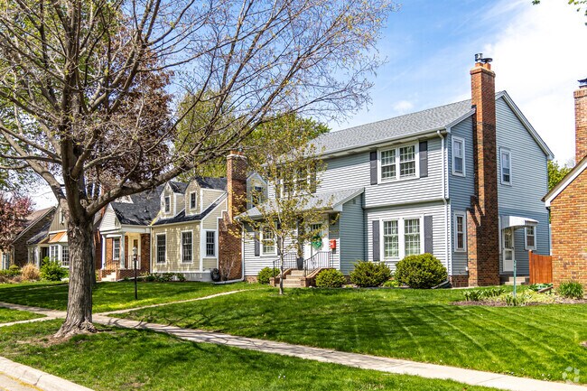 The Como Park neighborhood features sidewalks and tree-lined streets.