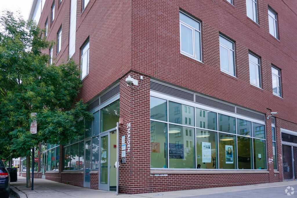 Great Oaks Legacy Downtown Middle School provides education to children in 
Downtown Newark