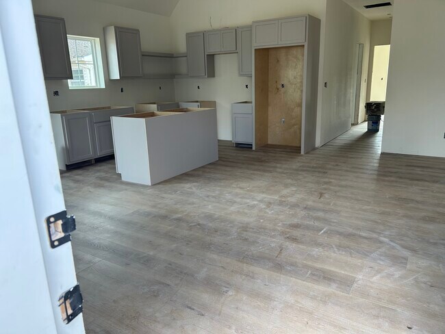 1506 W Meadowmere St, Springfield, MO 65807 - photo 6