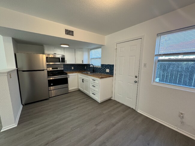 2902 Sweeney Ln unit 3, Austin, TX 78723 - photo 6