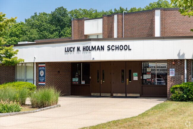 Jackson’s Holman Elementary School provides education for grades K–5.