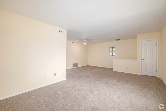 2BD, 1BA - 845SF - Living Room - Dining Room