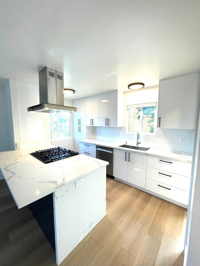 239 Corte Madera Ave Unit Lower, Corte Madera, CA 94925