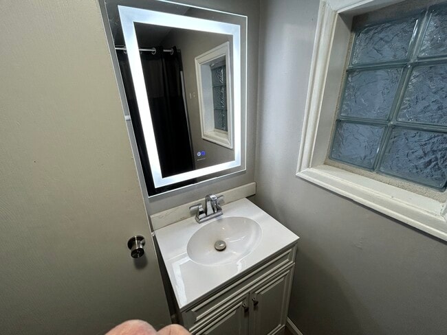 310 W Pike St unit Upper Floor, Morrow, OH 45152 - photo 3