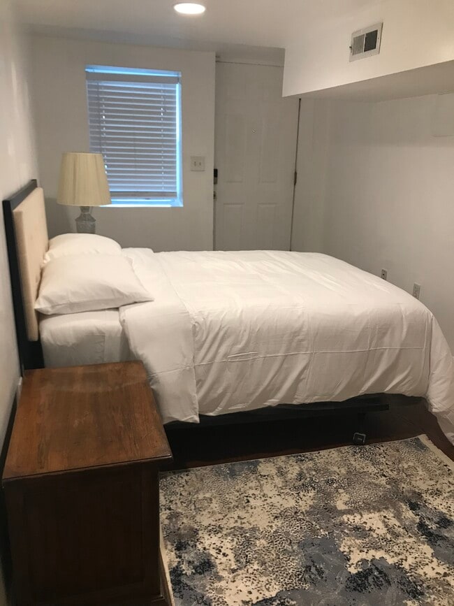 127 N Patterson Park Ave unit Appartement Basement, Baltimore, MD 21231 - photo 3