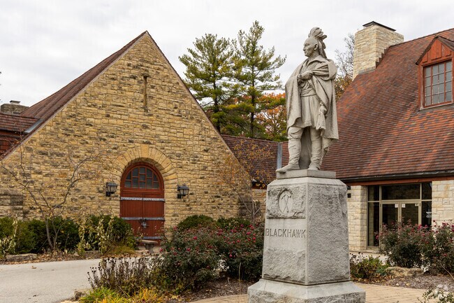 The Hauberg Museum just west of Saukie memorializes the area's Sauk Native American forebearers.