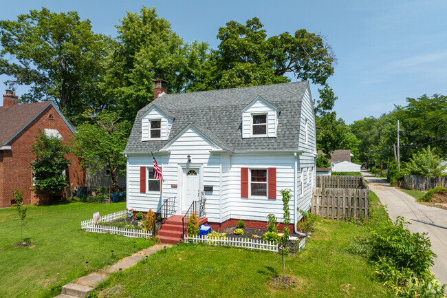 Cottages are a common architectural style found in Harvard Park.