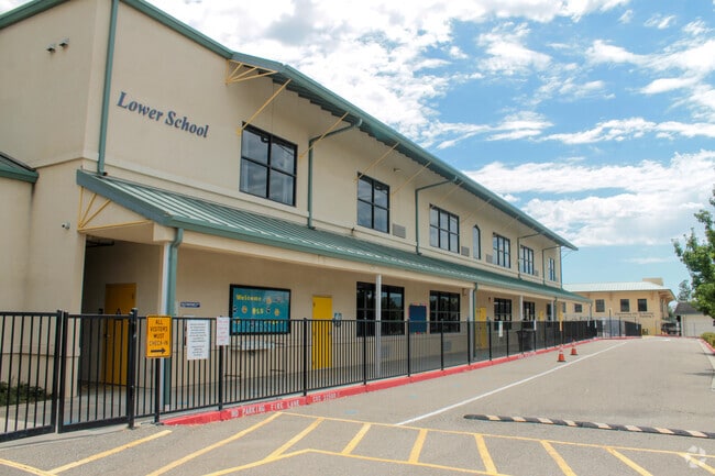 The Quarry Lane School