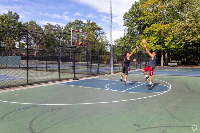 Haffen Park Basketball Courts is very popular athletic place in Baychester.
