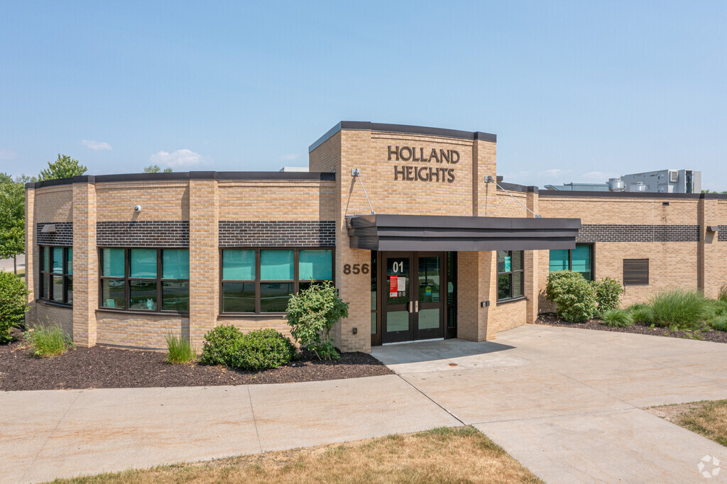Holland Heights Elementary is located in the Holland Heights neighborhood.