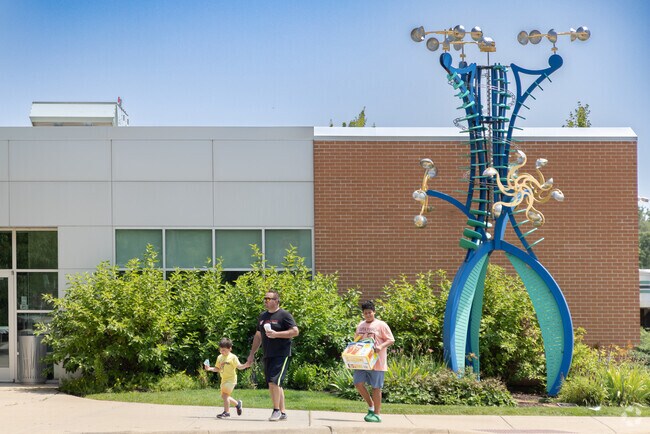 Riverfront Museum Park includes the Discovery Museum.