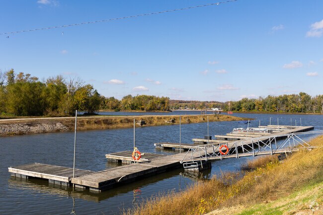 Andalusia has a small marina with a boat ramp.