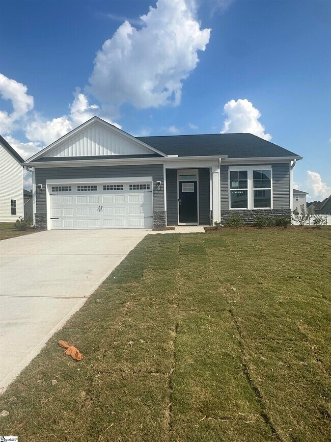 919 Gibbons St, Wellford, SC 29385