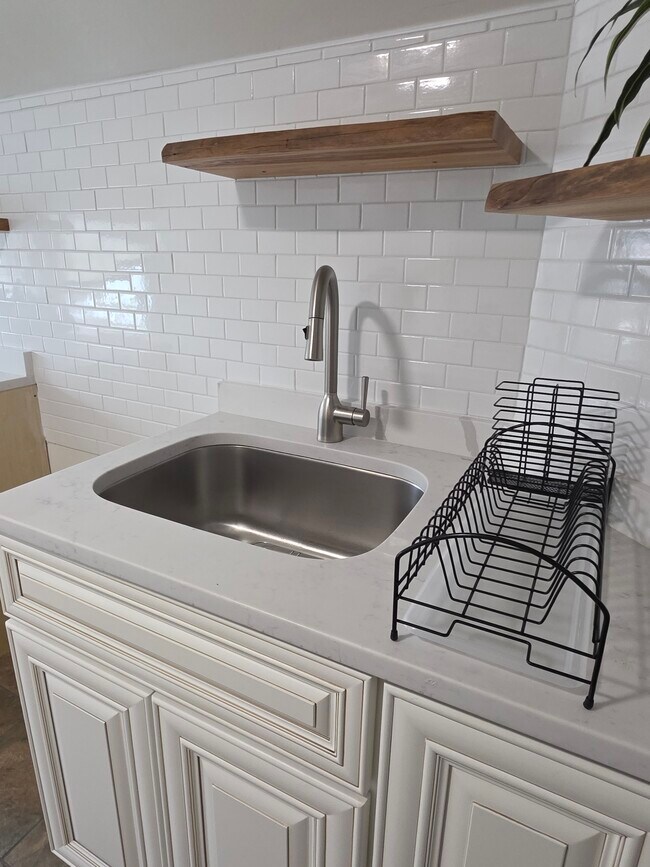 164 Laurel Place unit Laurelplace, Bridgeport, CT 06604 - photo 5