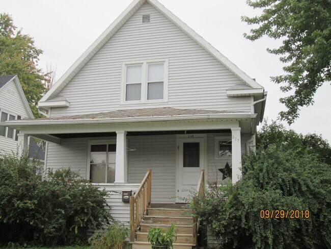 Front entry, upper duplex