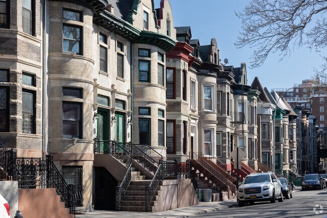 Step Back in Time with Longwood, Bronx's Iconic Barrell-Fronted Townhouses - Discover the Neighborhood's Unique Architecture and History Today!