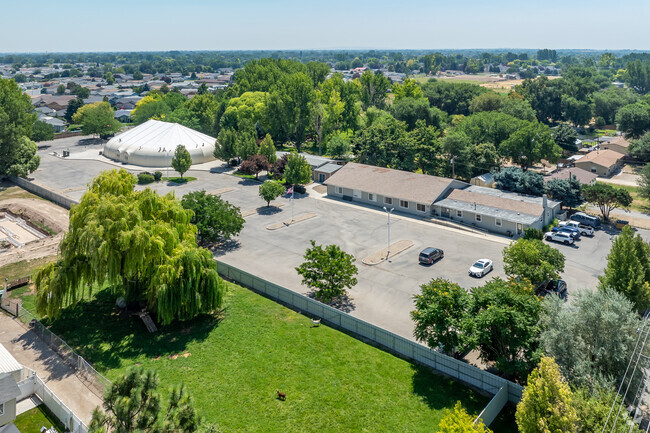 Aerial context southeast at Calvary Christian School.