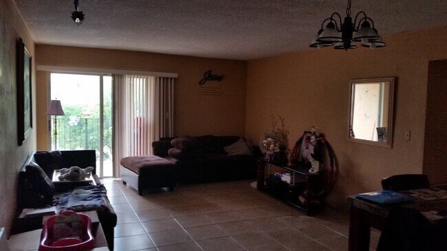 1990 W 56th St unit 1319, Hialeah, FL 33012 - photo 3