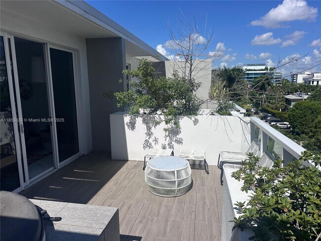 1000 99th St unit 5, Bay Harbor Islands, FL 33154 - photo 7