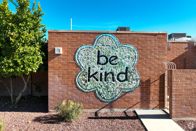 Los Niños Elementary School emphasizes Be Kind.