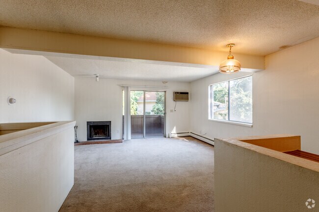 2BR, 1BA - 900 SF (Downstairs Unit)