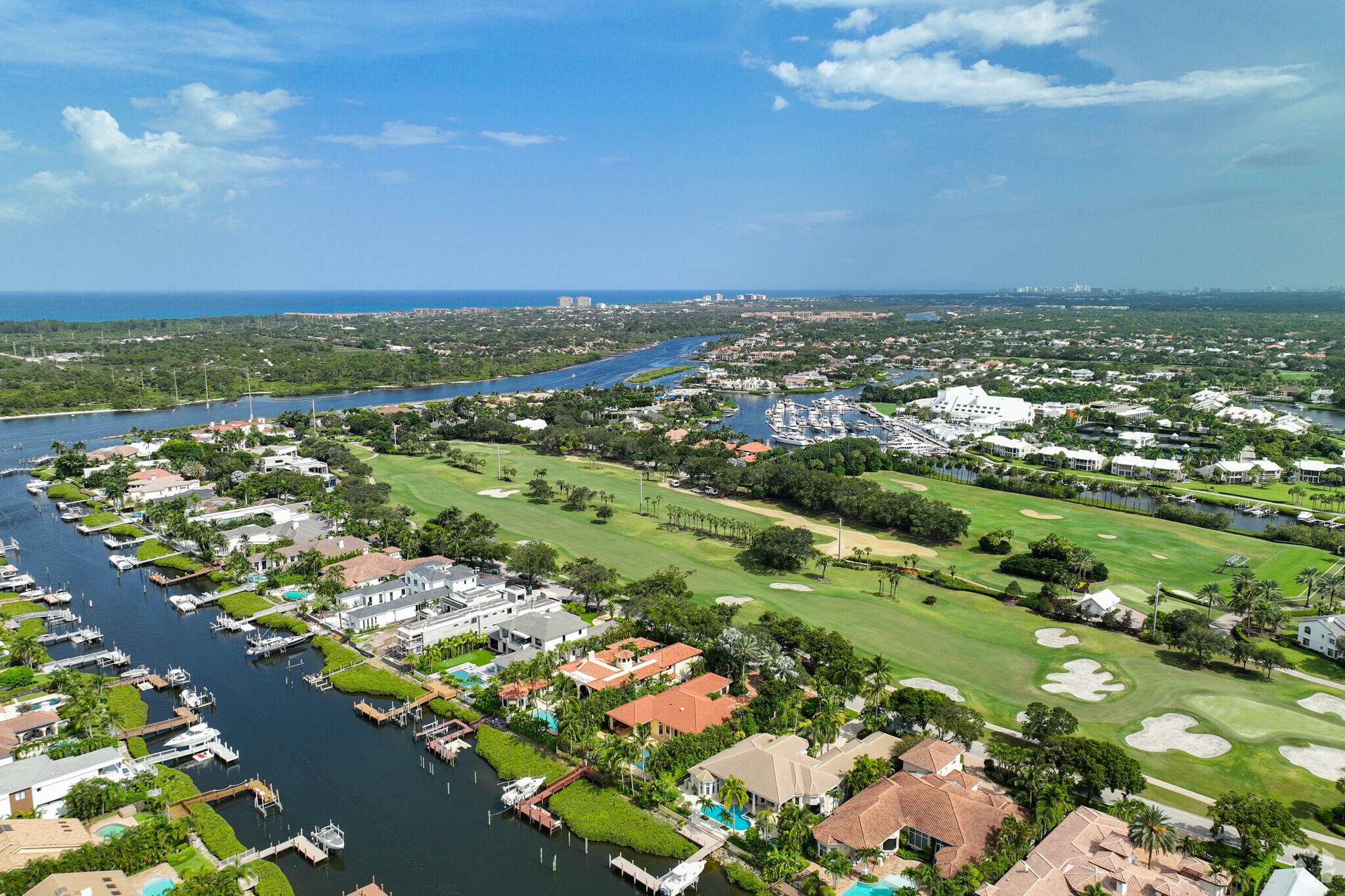 Beautiful green surrounding and the nearby ocean will take your mind away from the daily issues.