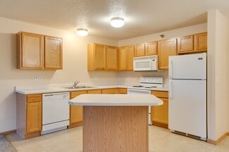 252-320 W Elm St, Detroit Lakes, MN 56501
