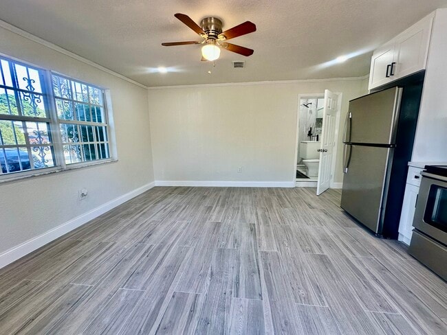 1360 NW 132nd St unit side efficiency, Miami, FL 33167 - photo 2