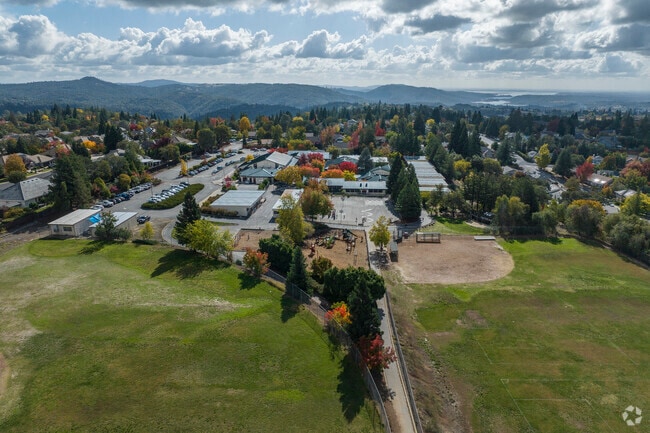 Skyridge Elementary School has baseball facilities.