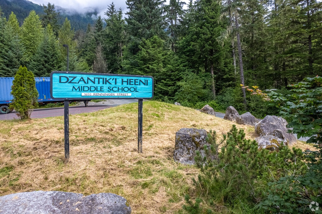 Dzantik'i Heeni Middle School's mission is to provide each student a safe learning environment.