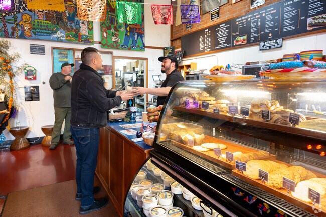 Los Bagels near Fairfield is a local favorite for 40 years.