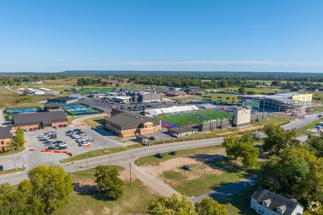 Bixby High School is a well accredited school, receiving an A score from Niche.