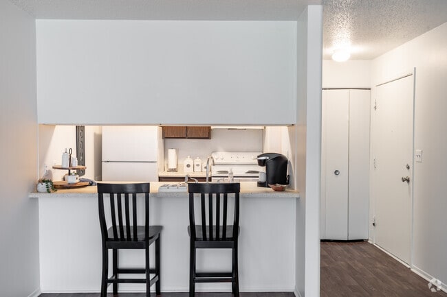 Pine Hill Apartments, Howell, MI 48843 - photo 7