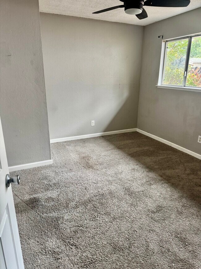 3429 Adams Ln, Redding, CA 96002 - photo 5