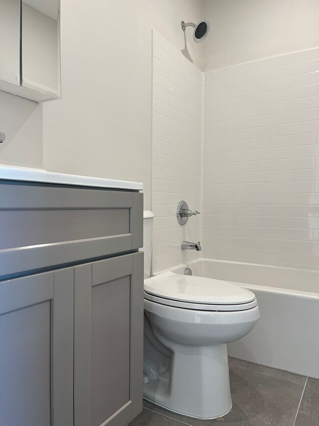 268 Martin Luther King jr Dr unit 3C, Jersey City, NJ 07305 - photo 3