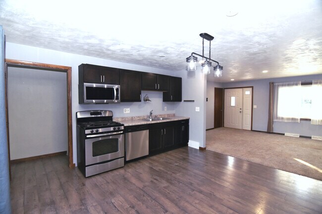 3540 N Gillett St, Appleton, WI 54914 - photo 5